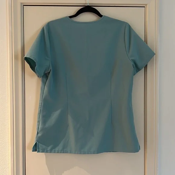 FIGS, Casma Three-Pocket Scrub Top, size medium - Picture 3 of 3